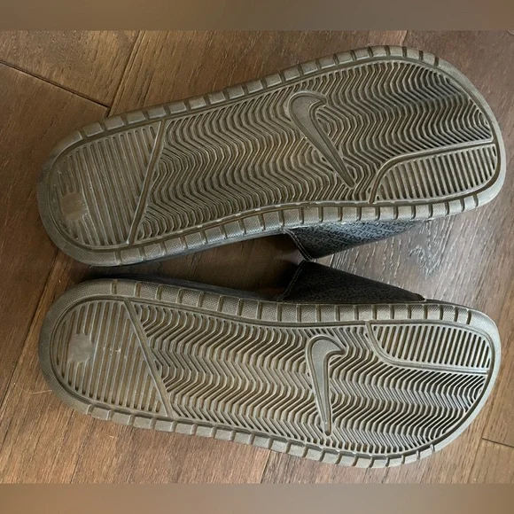 Nike | Slides - Picture 2 of 10